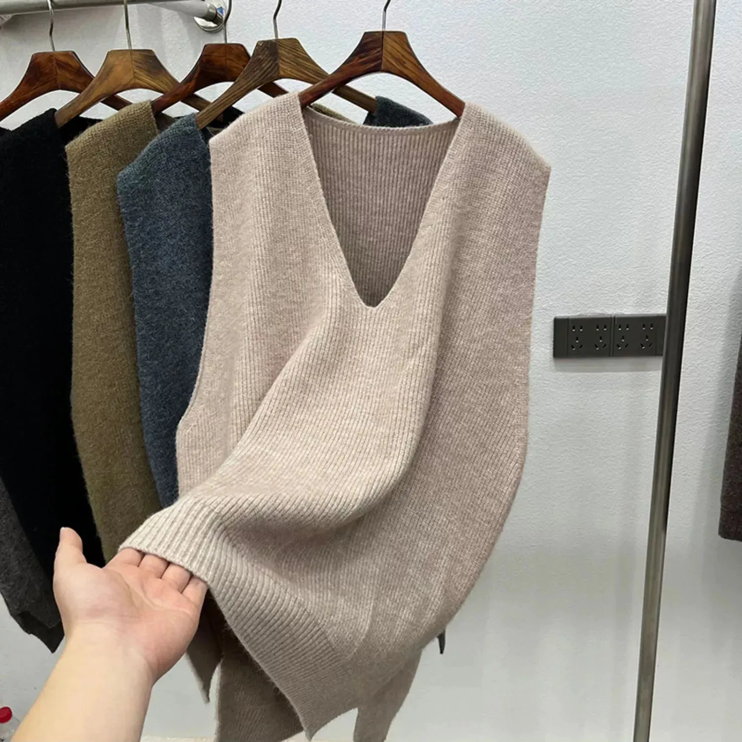 Thicken Warm Sweater Vests Women Loose Casual Solid Elegant Simple Korean Style Daily Soft Design Chic Female Tops  C-184