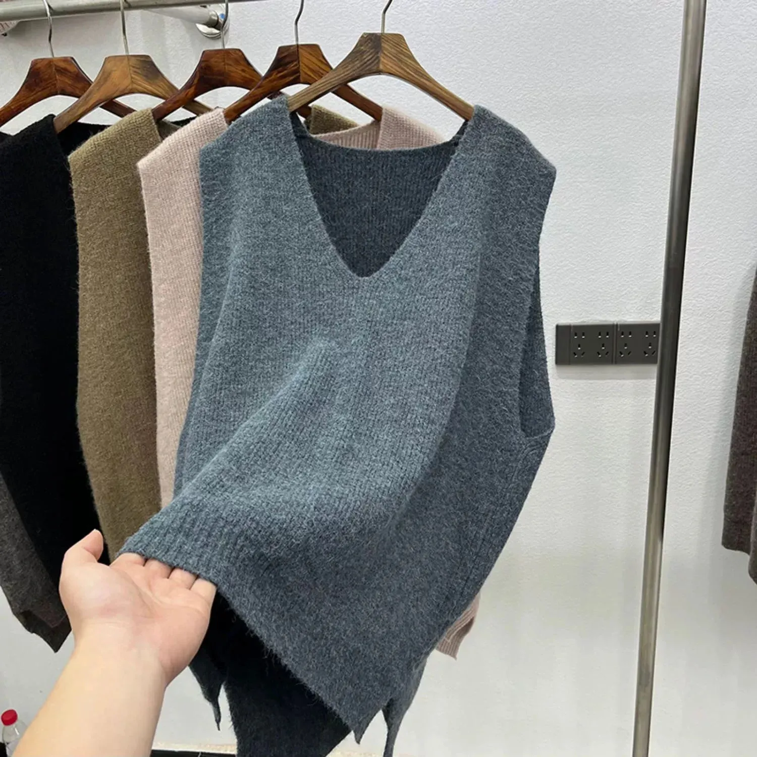 Thicken Warm Sweater Vests Women Loose Casual Solid Elegant Simple Korean Style Daily Soft Design Chic Female Tops  C-184